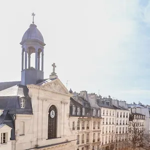 Famous Parisian Designer's Pied-a-terre In Le Marais Paris